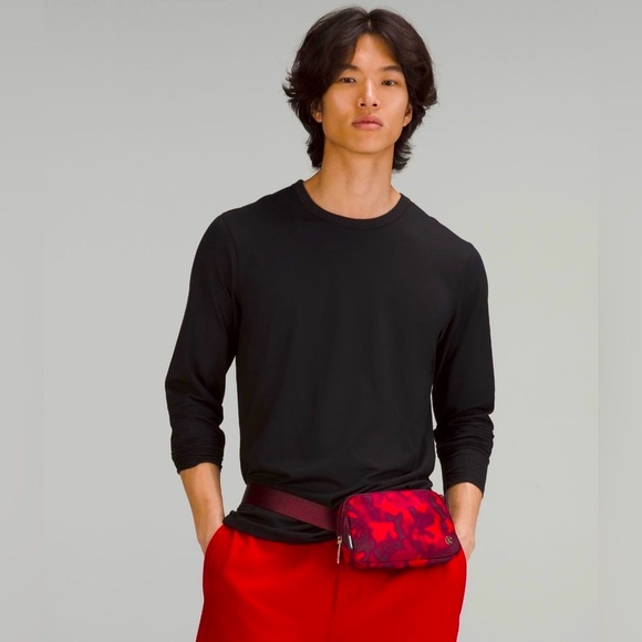 Lululemon New Year Everywhere Belt Bag NWT Rabbits - Picture 4 of 8